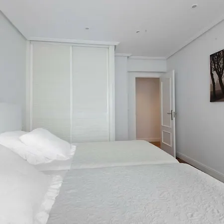 Ondarreta With Independent Entrance *