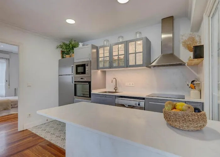 Ondarreta With Independent Entrance * San Sebastian